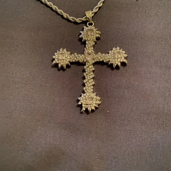 Elegant silver & pink Cross Pendant Necklace - Picture 4 of 6